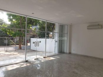 Ruang Usaha Bersih Terawat Cocok Untuk Kantor, Klinik