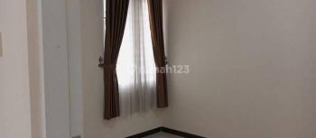 Ruma Hdisewa Minimalis Cantik di Taman Kopo Indah V