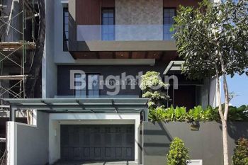 PREMIUM MODERN MINIMALIS di CITRALAND UTAMA! Split Level Terbaik Lokasi Terdepan