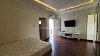 Disewa rumah green lake city cluster 2 lantai SHM