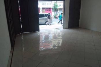 Dijual Cepat Ruang Usaha Strategis di Jalan Cibadak 130m²