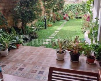 Rumah Bagus 2 Lantai di Sewakan Sudah Fully Furnished,lokasi Sekitar Nyaman Dan