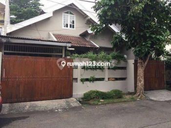 Rumah Dengan Tanah Luas Masih Ada Halaman Belakang Bisa Utk Pool di Bintaro 5