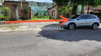 Tanah Hook Tepi aspal Maguwoharjo