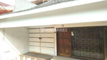 Rumah Tua Tomang. 10x25. Jalan 3 Mobil
