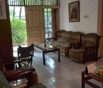 Rumah lama di kebayoran baru lokasi prime jalan lebar