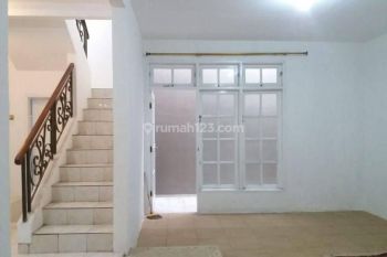 Di SEWA cepat, di Kota Wisata Cibubur ,rumah bagus di perumahan ekslusif, banyak