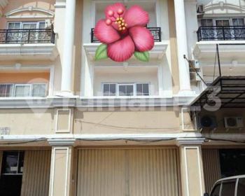 Disewakan Ruko Sentra Niaga 4 Lantai Parkiran Luas di Harapan Indah, Bekasi