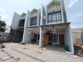 RUMAH DIJUAL 5 MENIT KE STASIUN DEPOK DP 5 JUTA