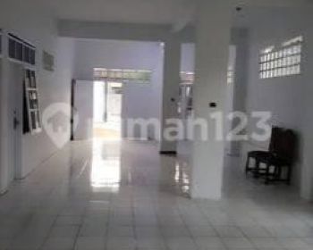 Disewakan Rumah 2 Lantai Sayap Surya Sumantri