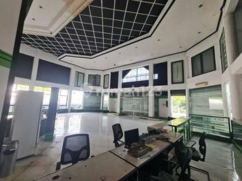 Gedung Tempat Usaha Cocok Untuk Kantor Di Siliwangi Semarang