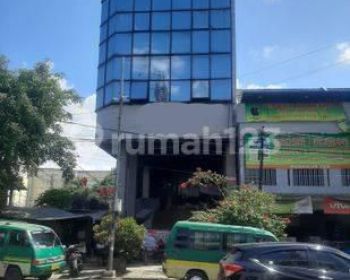 Gedung di Jalan Pungkur, Pusat Kota Bandung, dekat Alun-alun Bandung