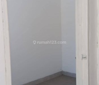 Disewakan Ruko Luas 3 Lantai Strategis Tengah Kota di Sayap Riau