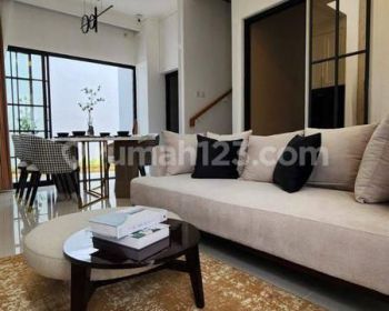 Rumah Mewah Lokasi Selangkah Ke Area Komersial Metland Menteng, Cakung. , Timur