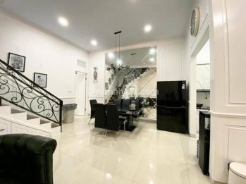 Rumah Interior Cantik Furnished Dekat Stasiun Di Jagakarsa