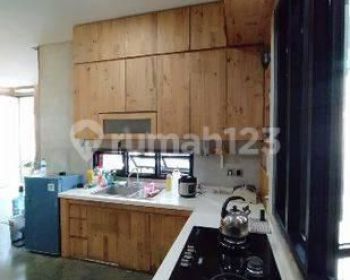 Rumah Hook LT 181 di BSD City Ada Private Pool Dengan View Taman Full Furnished