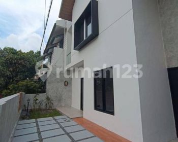 Rumah 2 lantai siap huni baru di Antapani