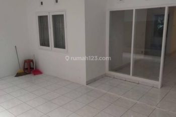 Sewa Rumah Nyaman Strategis di Cluster Singgasana Pradana Bandung