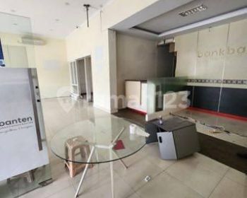 Raya Darmo. Komersial area. Ex Bank.. Siap pakai