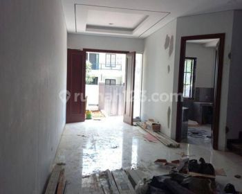Rumah di TAMAN PERMATA BUANA 3 Lantai Baru