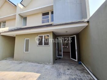 Dijual Rumah Minimalis South Thames, Jgc, Jakarta Timur