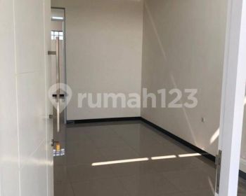 Disewakan Rumah Hunian Nyaman Full Renov Lokasi Strategis di Taman Kopo Indah 5