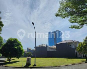 Depan Taman Row Besar Jalan Boulevard Sutera Tiara Alam Sutera