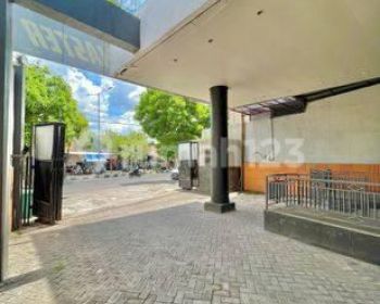 Jual Cepat Bangunan Komersil Raya Karangmenjangan 0 Jalan Raya