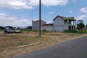 400 Meter Jl. Jogja-Solo, Tanah Timur Candi Prambanan