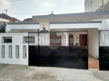 Rumah Bagus Luas Dekat RS Moewardi Jebres