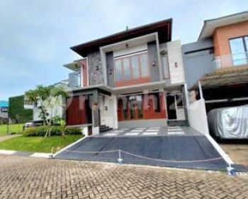 Rumah Hoek SHM bangunan istimewa di discovery bintaro