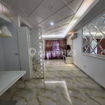 Rumah 4 Lantai Bagus Furnished di Green Lake City, Cipondoh, Jakarta Barat