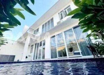 Dijual Villa Modern Luxury 2 Lantai Taman Pool Balkon Carport Canggu
