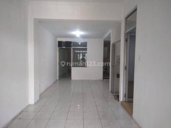 Disewa Rumah Cantik di Green lake City, kota Tangerang 2 Lantai