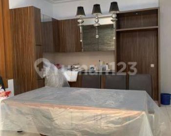 Rumah 2 Lantai Semi Furnished SHM di Singgasana Pradana, Bandung