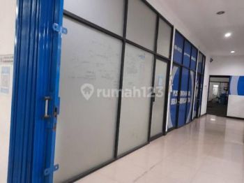 Disewakan Gudang Ex Showroom di Bekasi Barat.