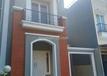 Disewakan Rumah 2 Lantai di Cluster Crystal, Gading Serpong