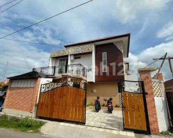 Di jual Rumah kawasan elit lantai 2 Renon