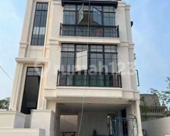 Dhyana Rumah Bagus Tangerang 3 Lantai Uk 5x11m di Duta Garden Melrose
