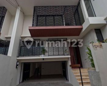 TURUN HARGA Rumah di Kemang Jakarta Selatan 3 Lantai