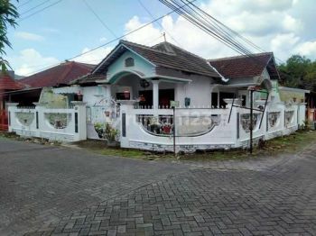 Di jual rumah
Lokasi perum ganesha woltermonginsidi