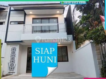 Eyecatching Rumah Hoek Dua Lantai Antapani Bandung 309M10