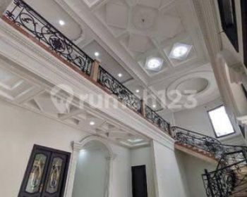 Rumah menteng american clasic, 2lantai, basement, 9kamar tidur utama, marmer,