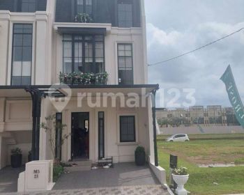 Rumah Bergaya Inggris SHM, 2 Lantai, 5 Menit Ke Pintu Toll, 10 Menit Ke Bandara,