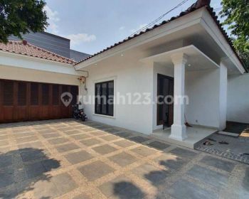 RUMAH ASRI TERAWAT SIAP HUNI AKSES STRATEGIS DEKAT HALTE BUSWAY