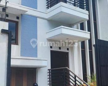 Rumah di Pondok Indah SHM