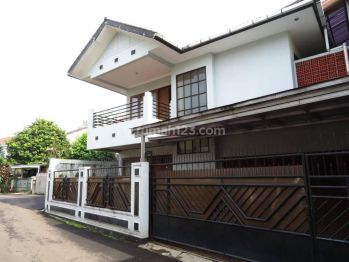 Rumah dikawasan Pasar minggu Jakarta selatan  di Jl. Tembakau 2 Lantai SHM Bagus