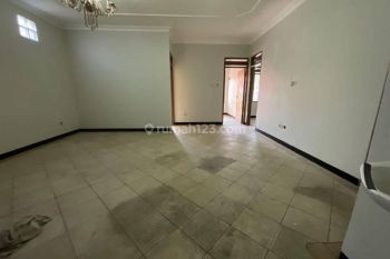 Disewakan Cepat dan Murah Rumah di Srimahi 1.5Lantai SHM Sudah Renovasi Hadap