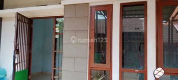 Disewakan Rumah Nyaman di Mekar Hegar Mekar Wangi