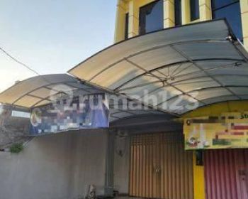 Posisi nol jalan siwalankerto, ada lahan parkir